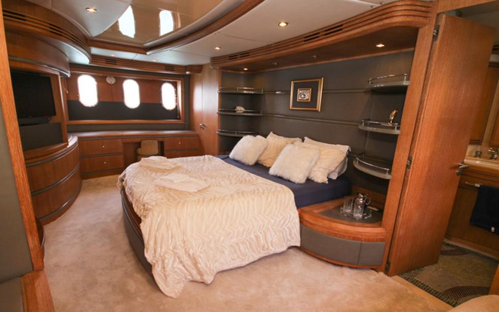 yacht Obsidian