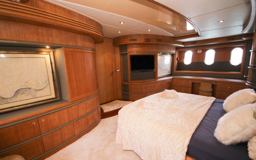 yacht Obsidian