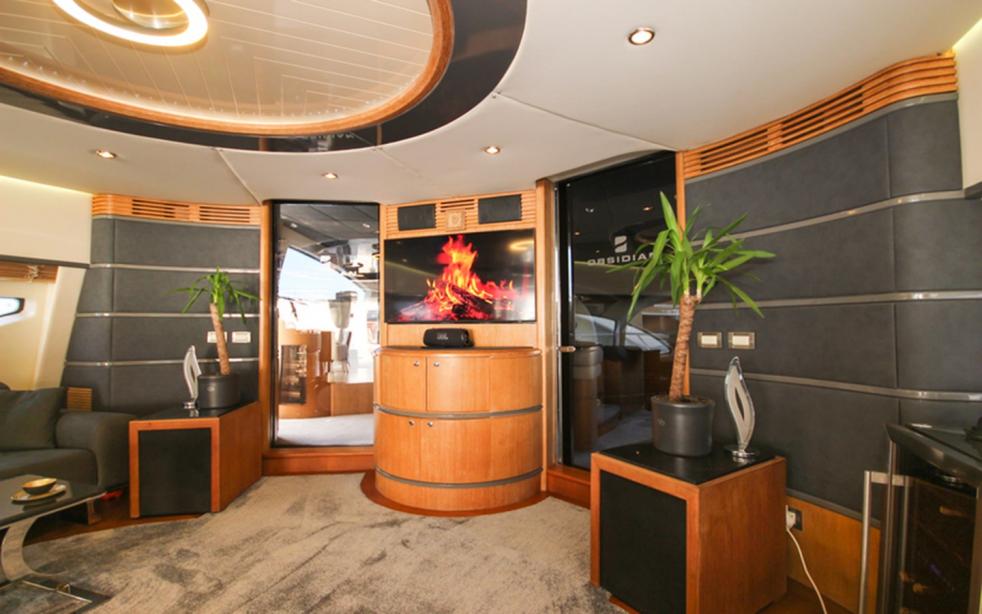 yacht Obsidian