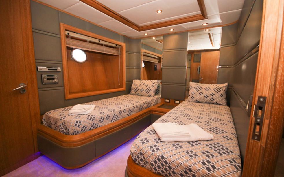 yacht Obsidian