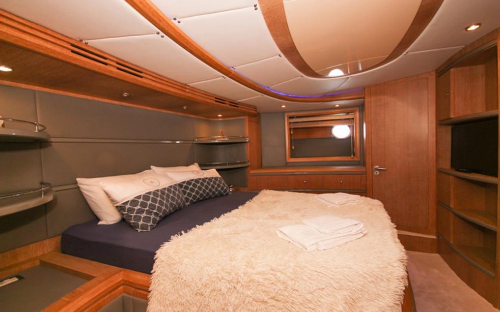 yacht Obsidian