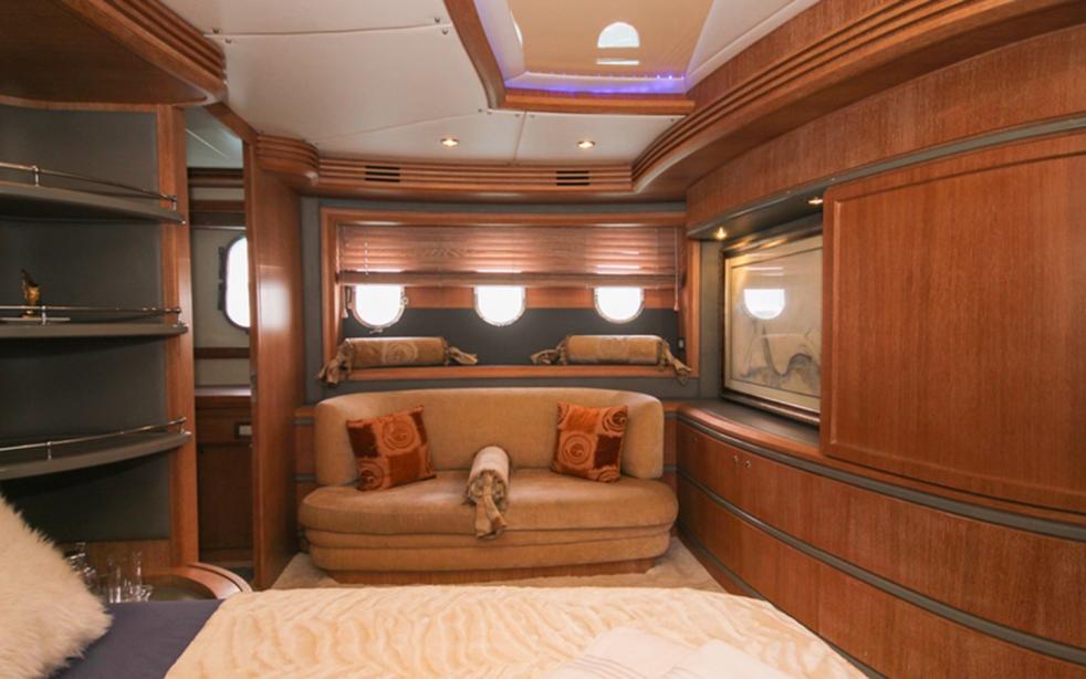 yacht Obsidian
