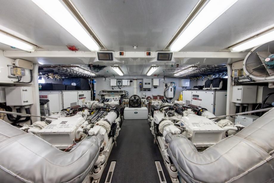yacht Chiron
