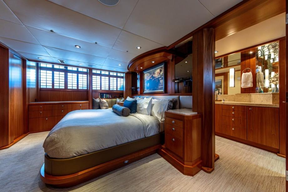 yacht Chiron