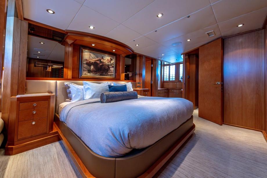yacht Chiron