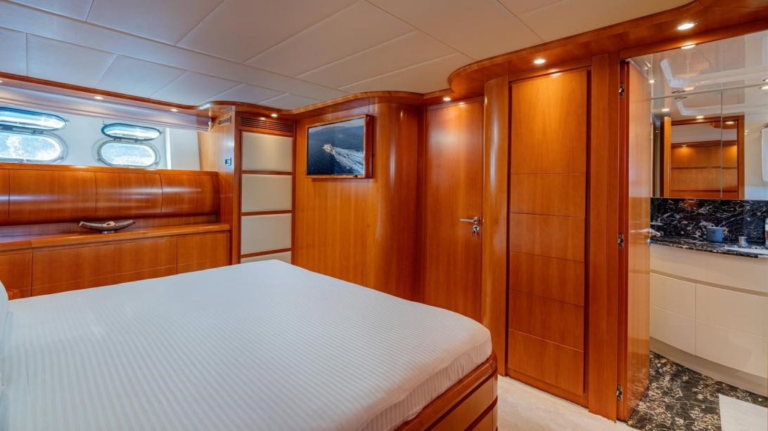 yacht Limion
