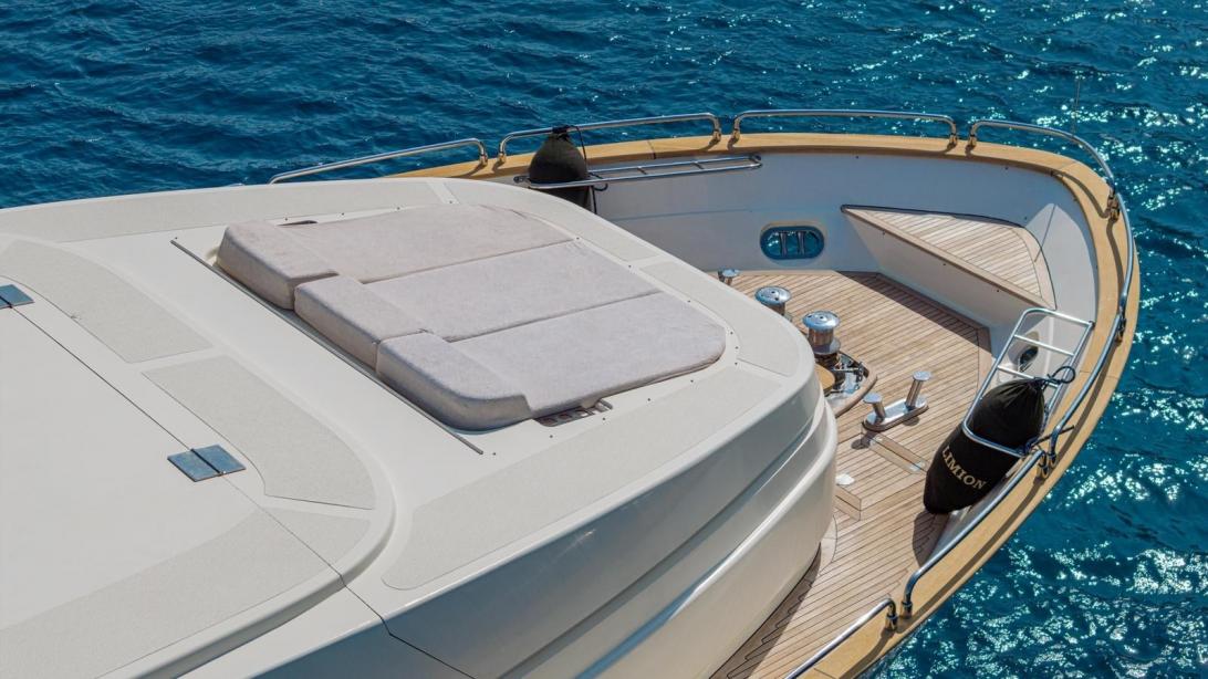 yacht Limion