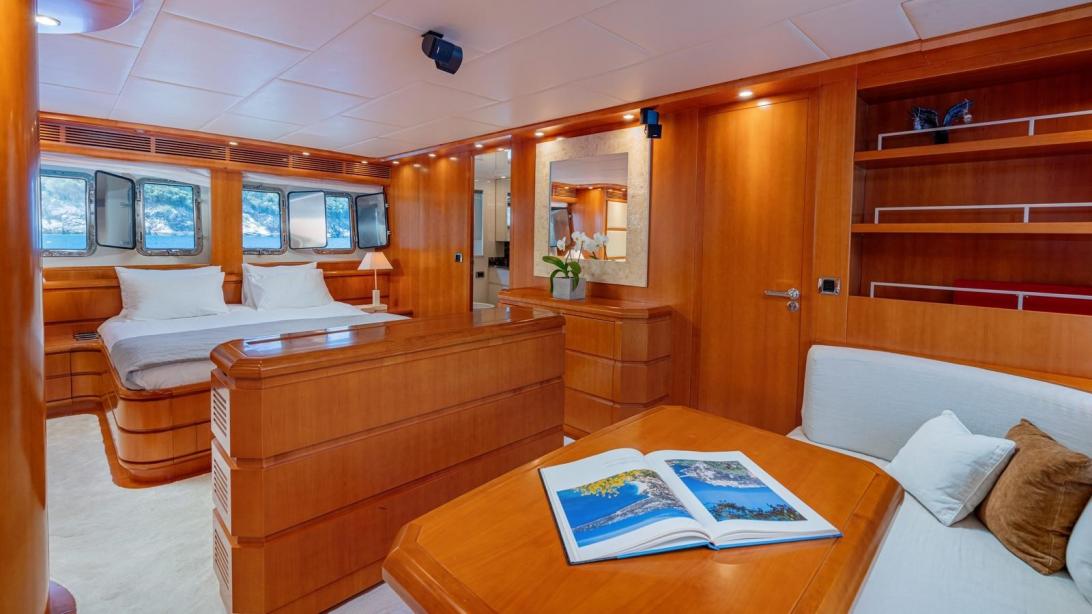 yacht Limion