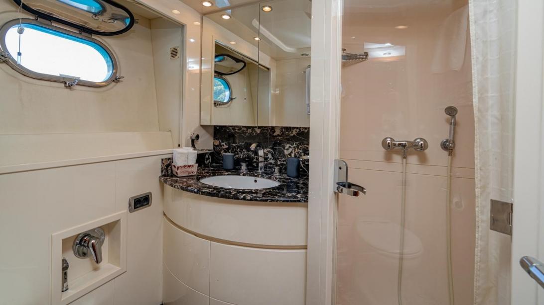 yacht Limion