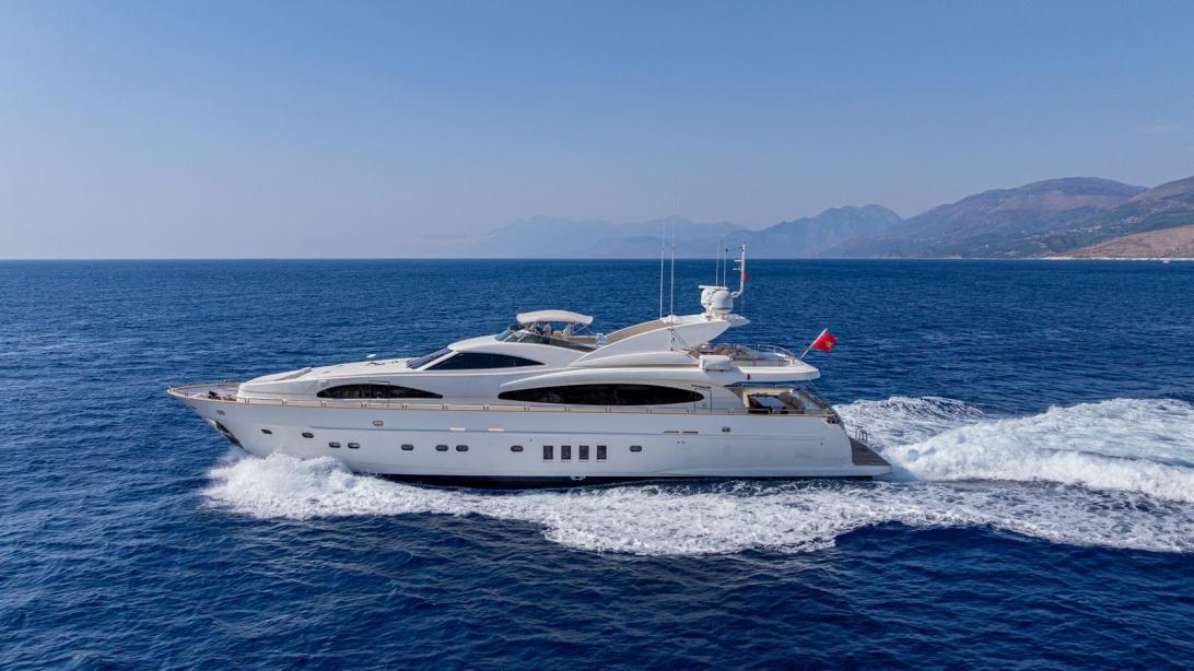 yacht Limion