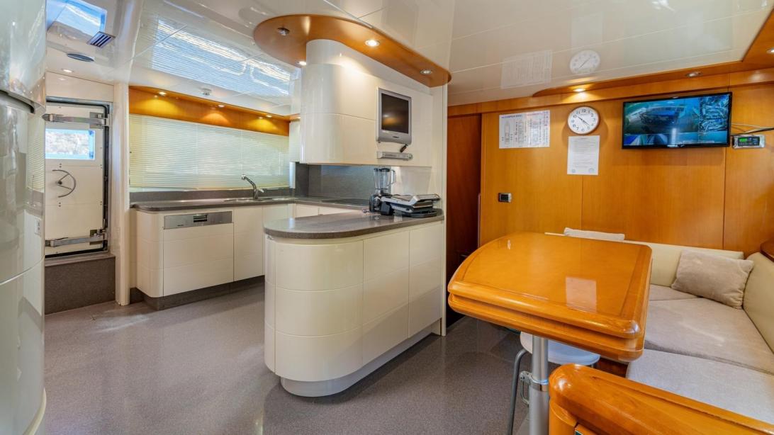 yacht Limion