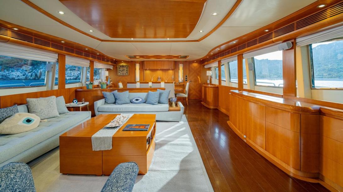 yacht Limion