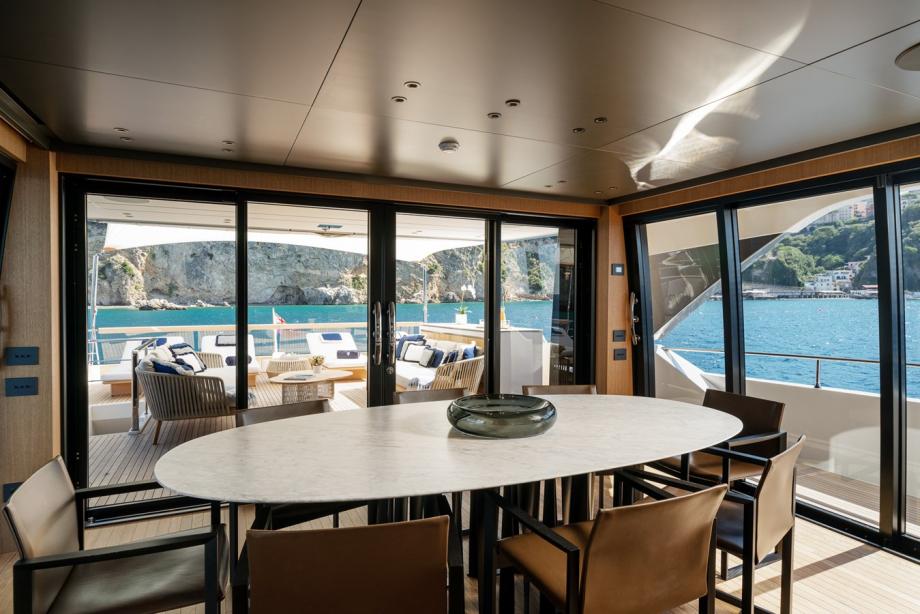 yacht Invictus