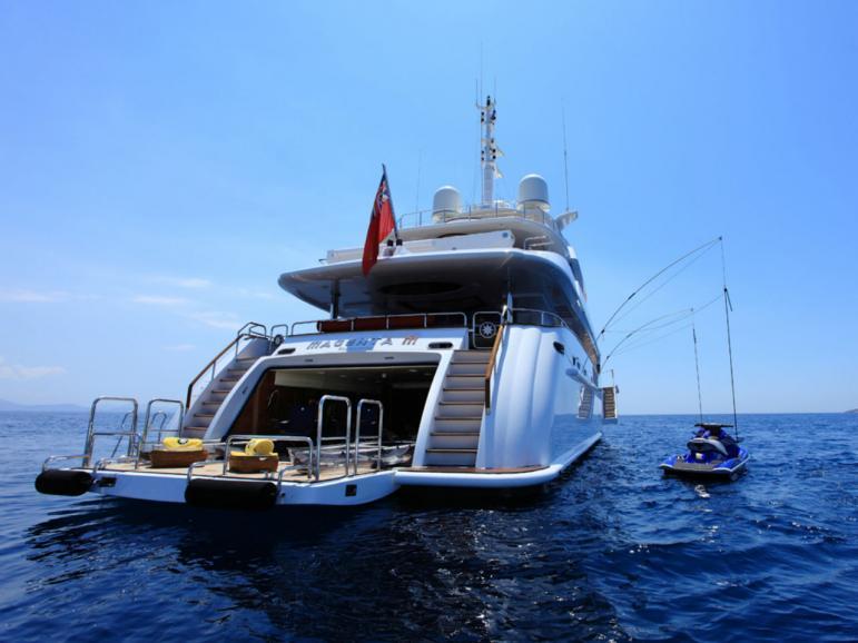 yacht Magenta M