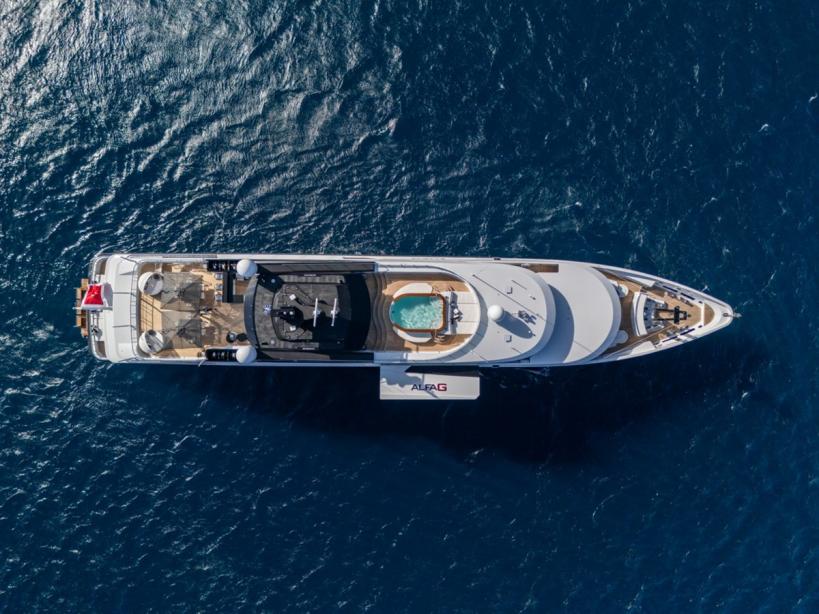 yacht Alfa Nero