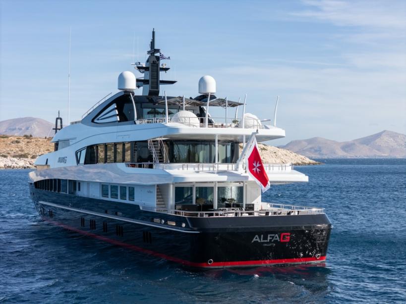yacht Alfa Nero