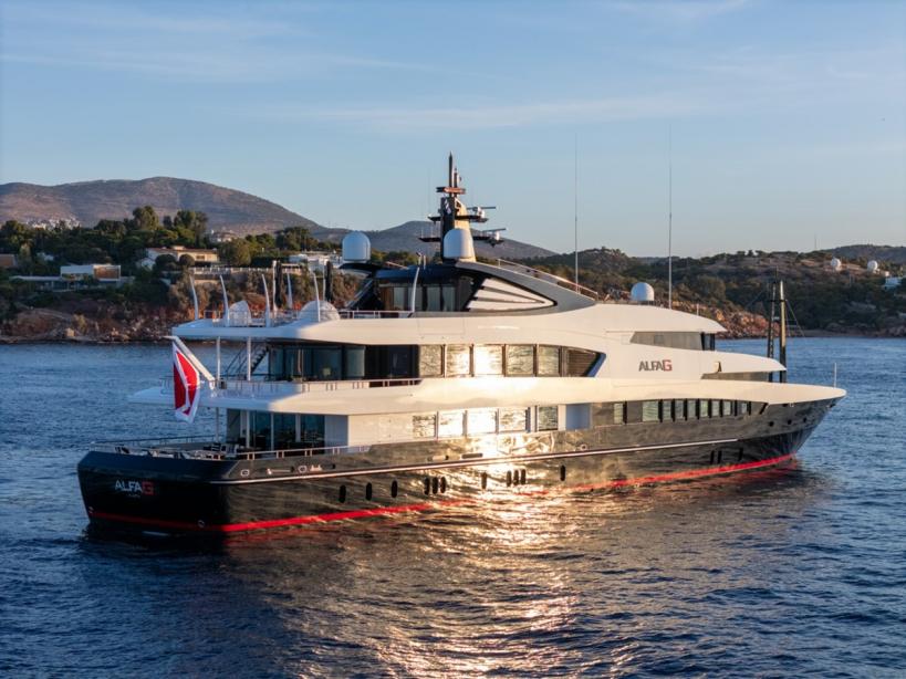 yacht Alfa Nero