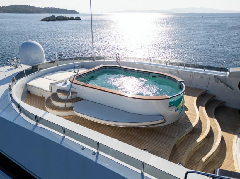 yacht Alfa Nero