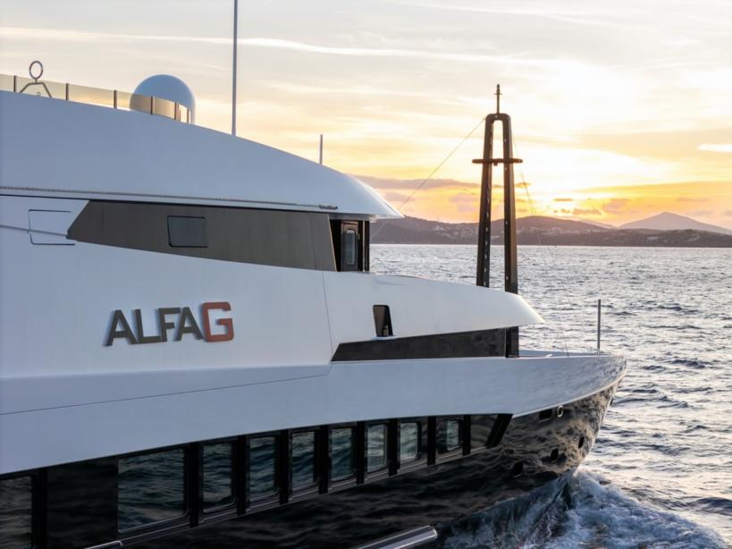 yacht Alfa Nero