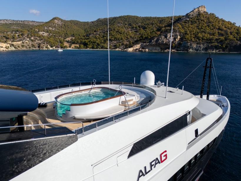 yacht Alfa Nero