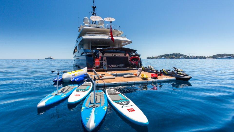 yacht Mischief