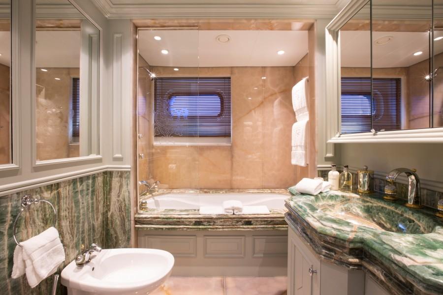 yacht Mosaique