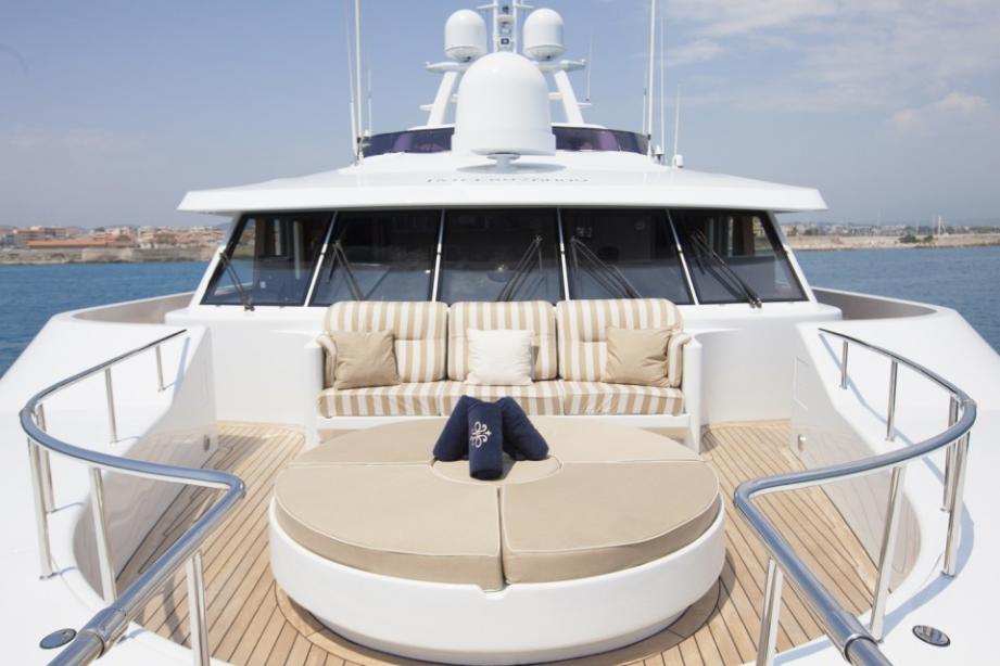 motor yacht mosaique owner