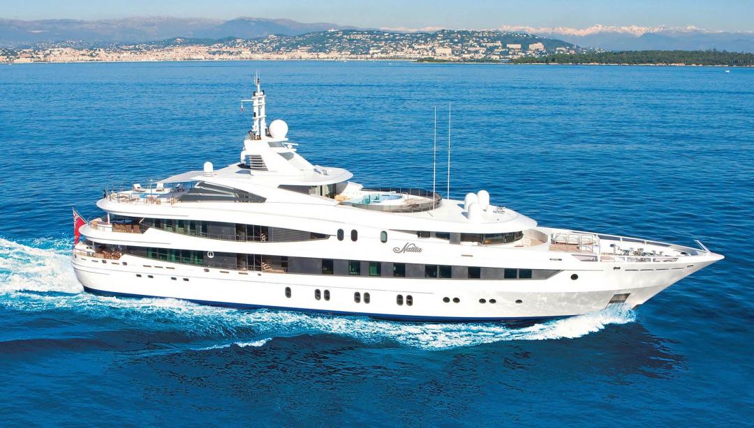 motor yacht luna b