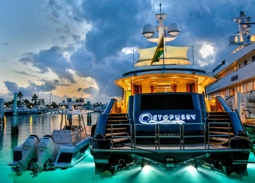 yacht Octopussy