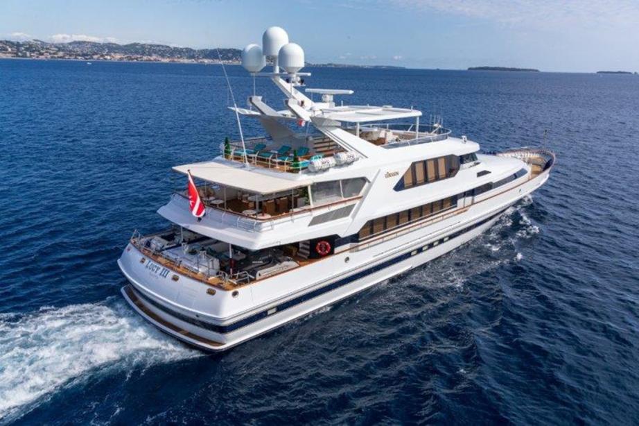 yacht Lucy III