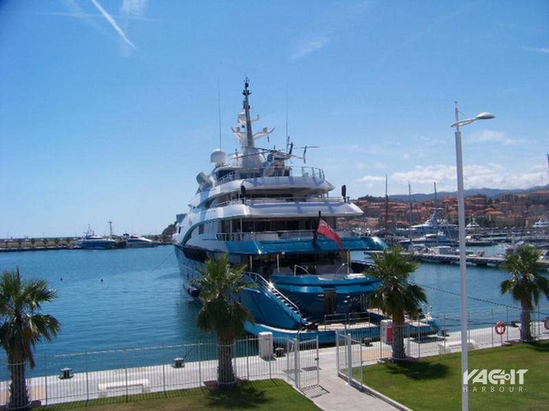 motor yacht sunrays