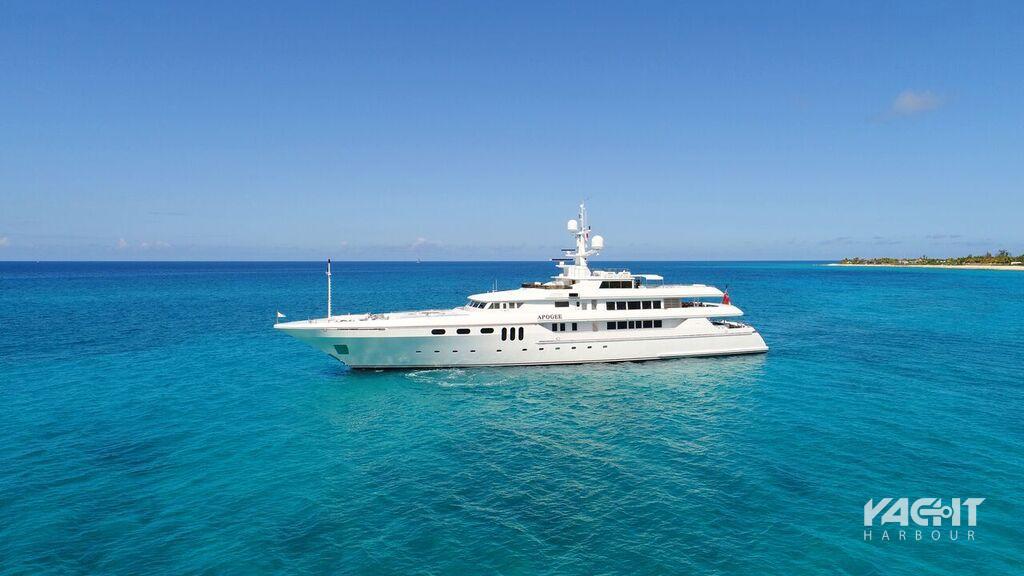 who owns apogee yacht