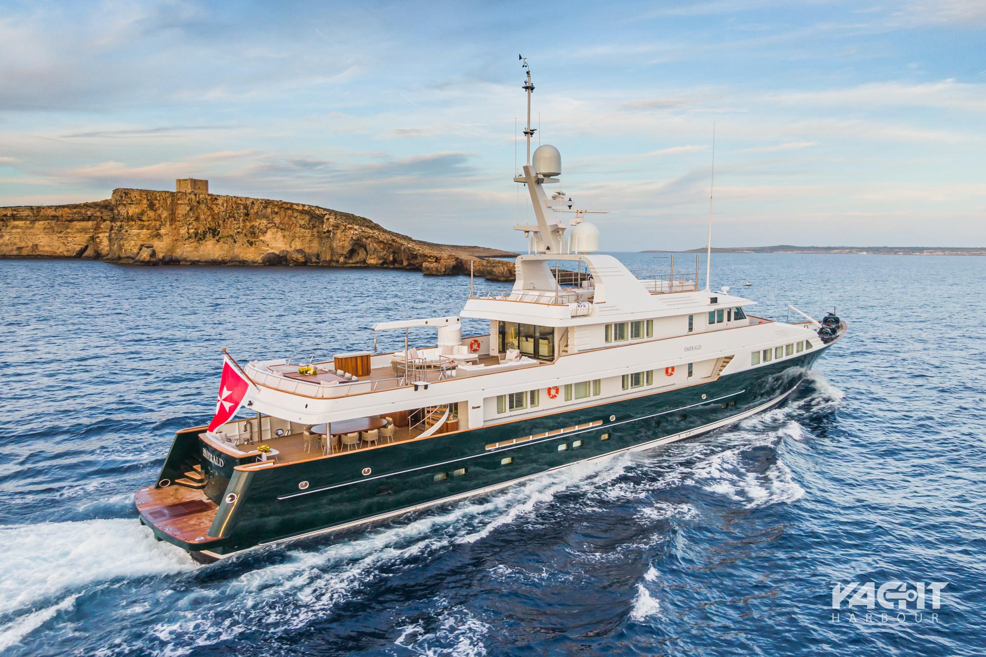 motor yacht emerald