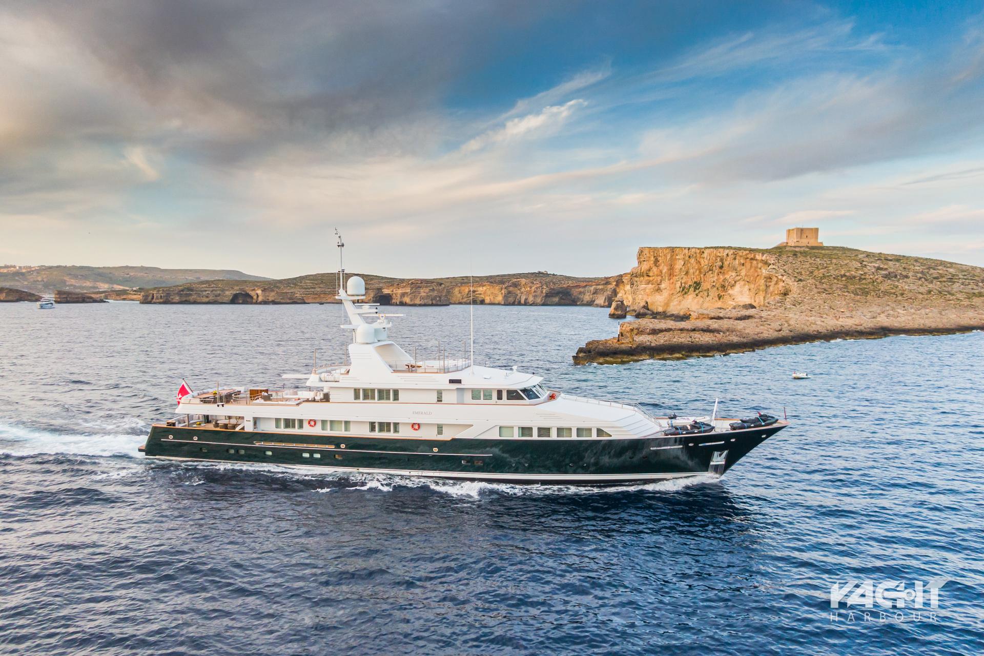 motor yacht emerald