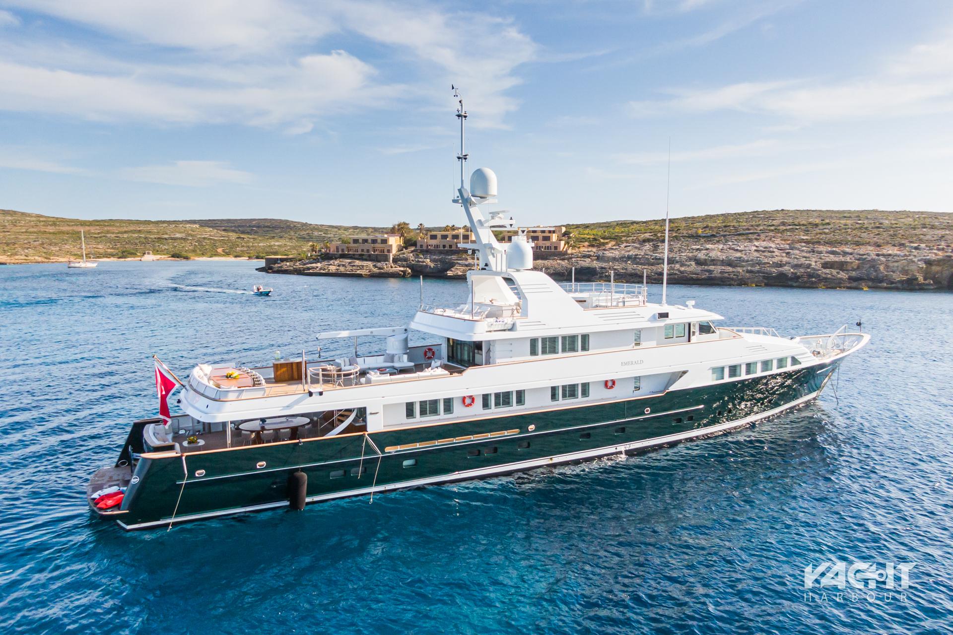 motor yacht emerald