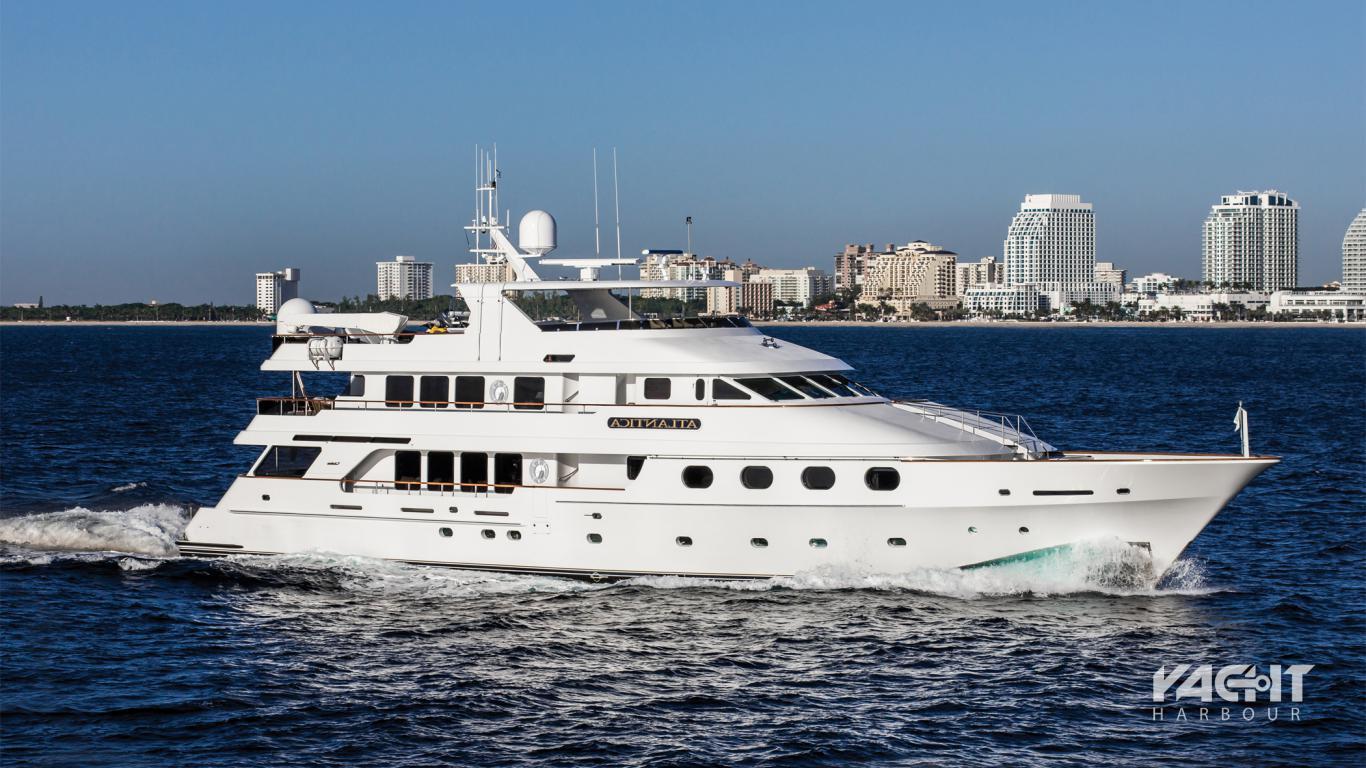 motor yacht queen d