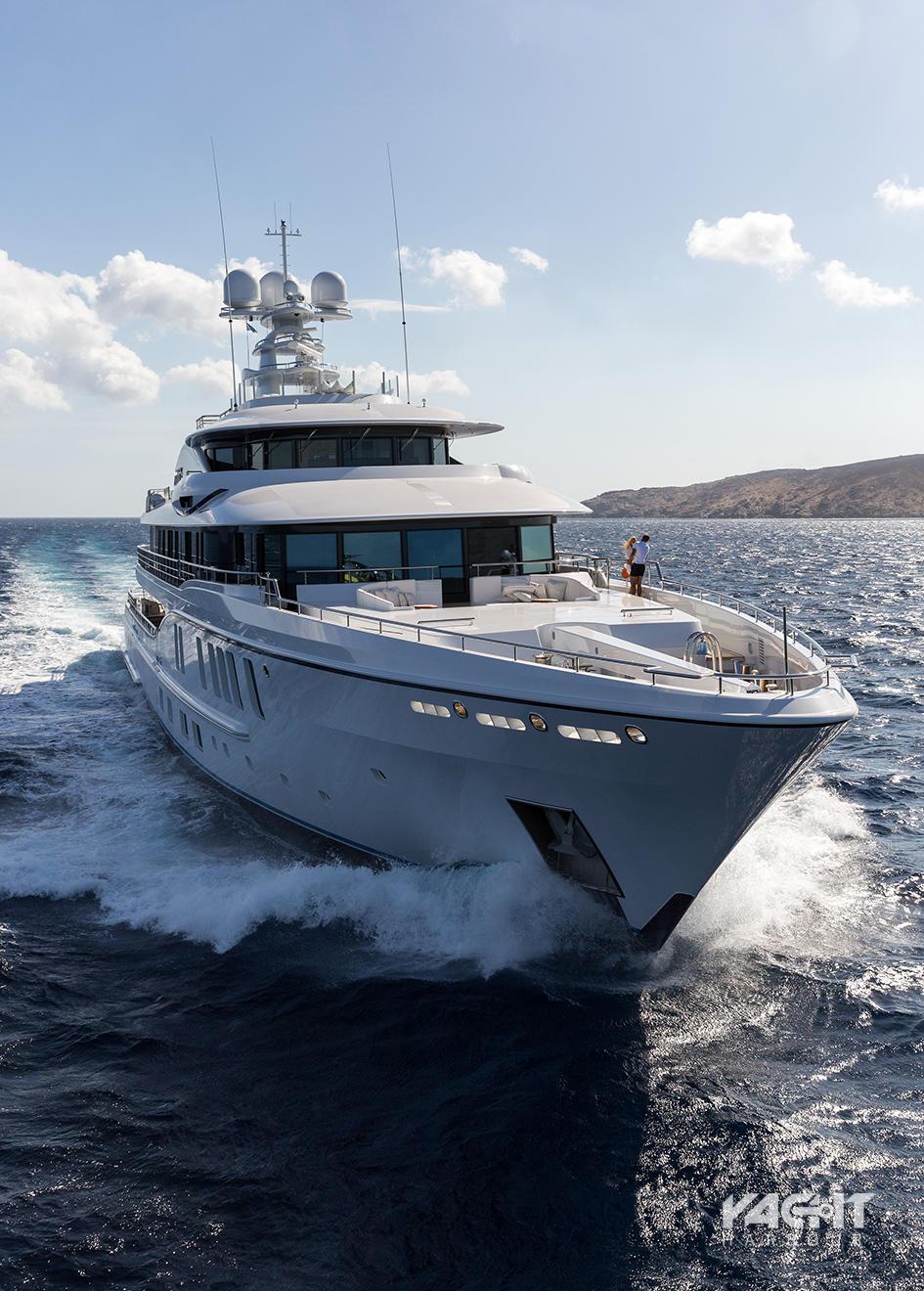 Motor yacht Plvs Vltra Amels Yacht Harbour