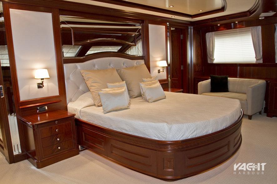 motor yacht virtue