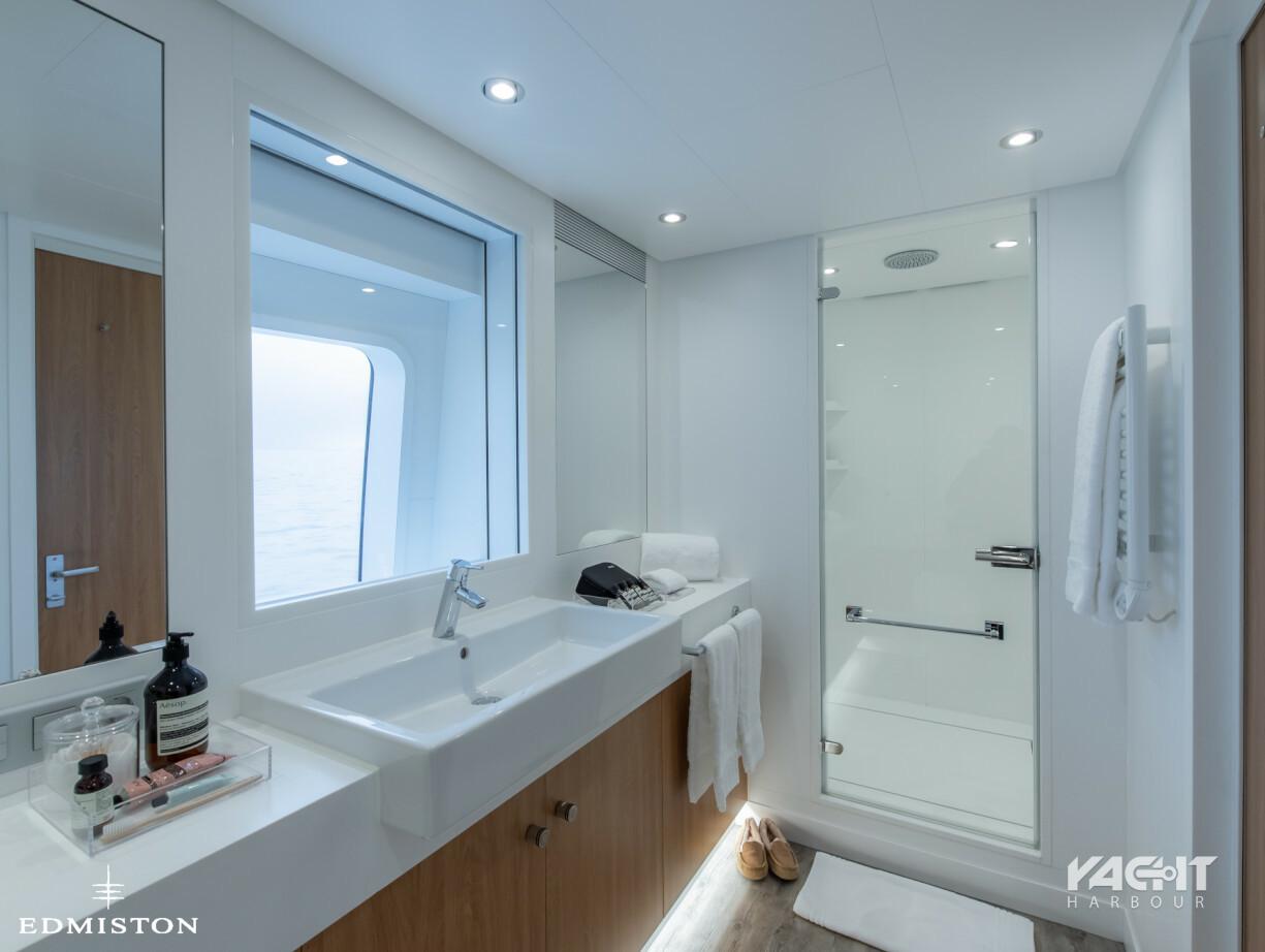 Motor yacht Game Changer Damen Yacht Harbour