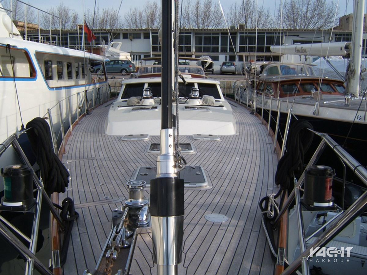adjutor sailboat