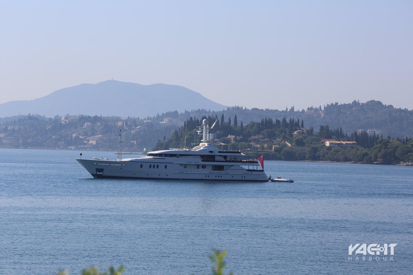 motor yacht deja too