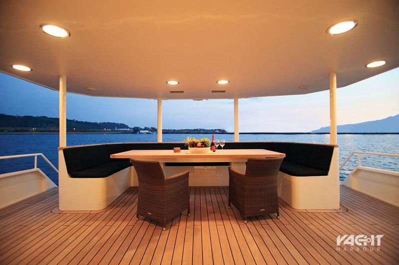 Motor yacht Dr No Narasaki Zosen Yacht Harbour