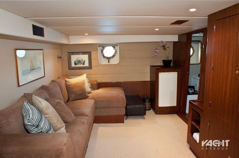 Motor yacht Dr No Narasaki Zosen Yacht Harbour