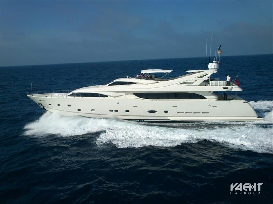 motor yacht champagne seas