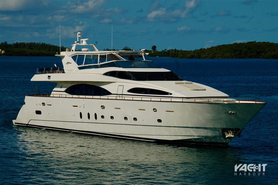 Motor yacht Azimut Yacht Harbour