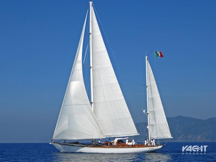 gitana 4 yacht