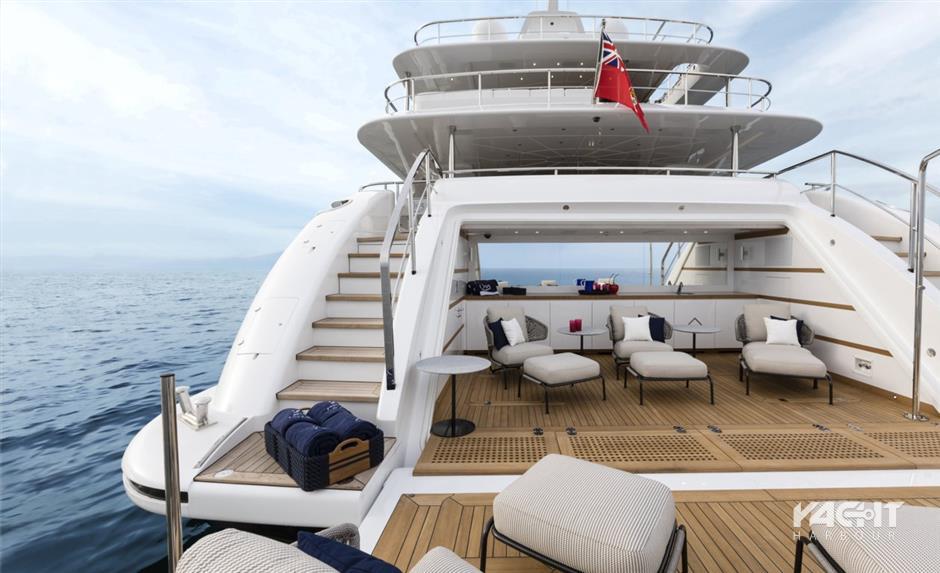 q95 yacht price