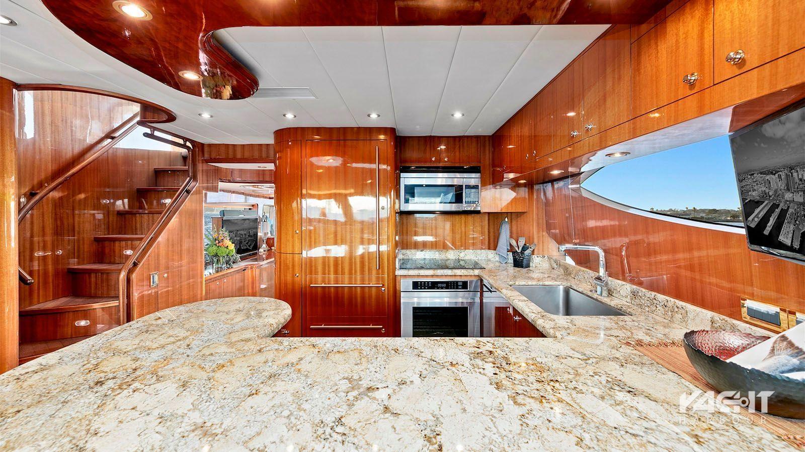 Motor yacht Papa's Place Horizon Yacht Harbour