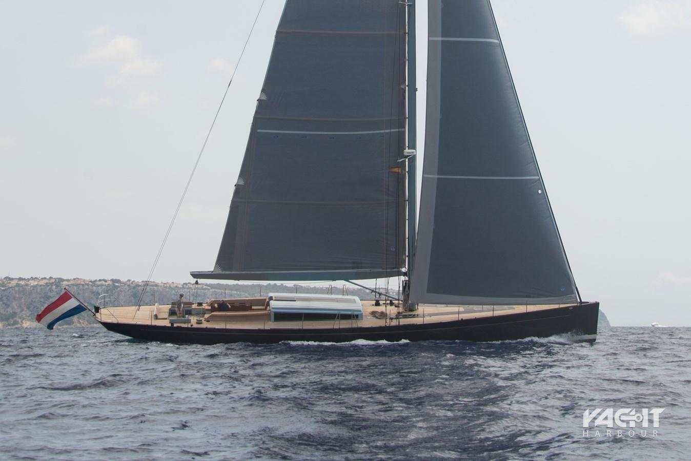 sailing yacht tulip