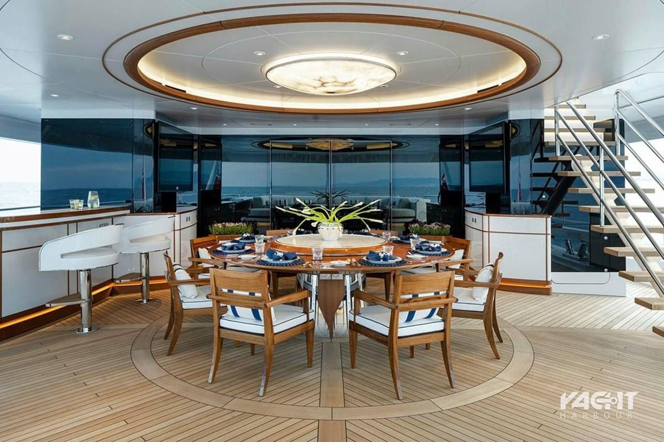 motor yacht cafe